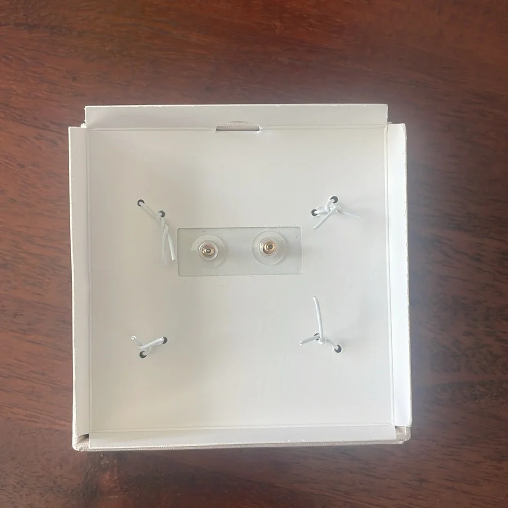 Tahari White faux Pearl bracelet earring Circle Rhinestone Earrings Gift Set New